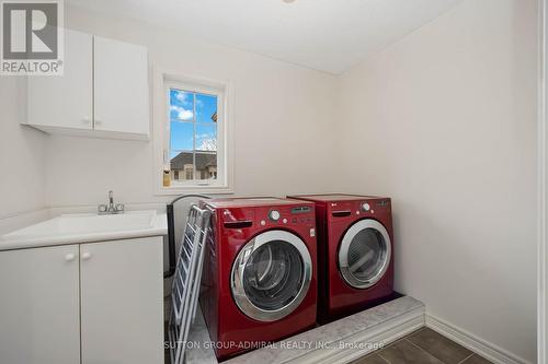 1046 Blackhall Cres, Newmarket, ON - Indoor Photo Showing Laundry Room
