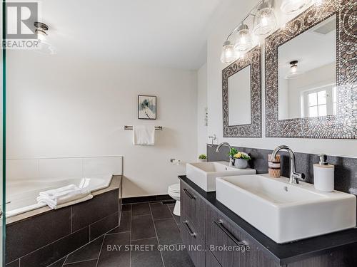195 Kirkvalley Crescent, Aurora, ON - Indoor Photo Showing Bathroom