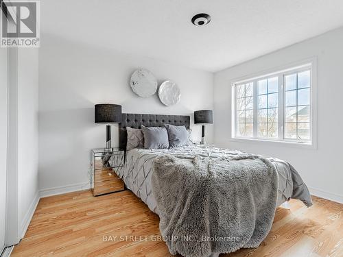 195 Kirkvalley Crescent, Aurora, ON - Indoor Photo Showing Bedroom