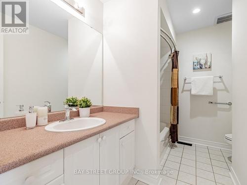 195 Kirkvalley Cres, Aurora, ON - Indoor Photo Showing Bathroom
