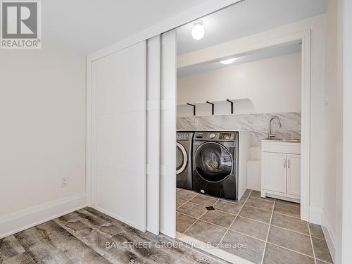195 Kirkvalley Cres, Aurora, ON - Indoor Photo Showing Laundry Room