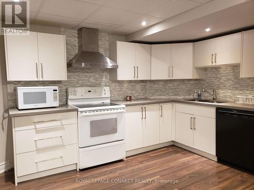 #Lower -43 Tomlin Cres, Richmond Hill, ON - Indoor Photo Showing Kitchen