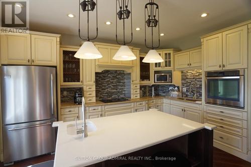 259 Moon Point Dr, Oro-Medonte, ON - Indoor Photo Showing Kitchen With Upgraded Kitchen