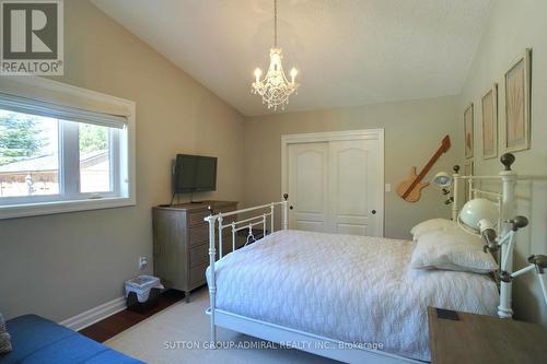 259 Moon Point Drive, Oro-Medonte, ON - Indoor Photo Showing Bedroom