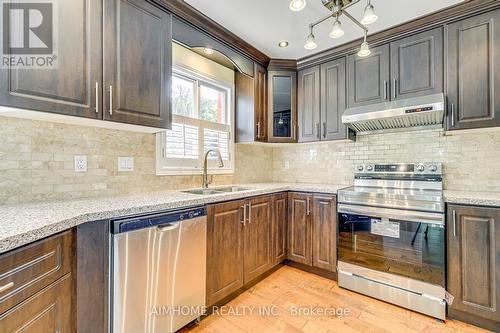 152 Elderwood Tr, Oakville, ON - Indoor Photo Showing Kitchen With Double Sink With Upgraded Kitchen