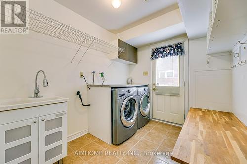 152 Elderwood Trail, Oakville, ON - Indoor Photo Showing Laundry Room