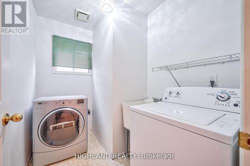 3582 Italia Crescent, Mississauga, ON - Indoor Photo Showing Laundry Room