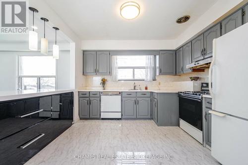 98 Stavely Crescent, Toronto, ON - Indoor Photo Showing Kitchen With Upgraded Kitchen