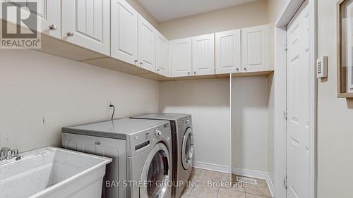 2292 Blue Oak Circ, Oakville, ON - Indoor Photo Showing Laundry Room