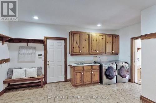 902 Shaver Rd, Hamilton, ON - Indoor Photo Showing Laundry Room