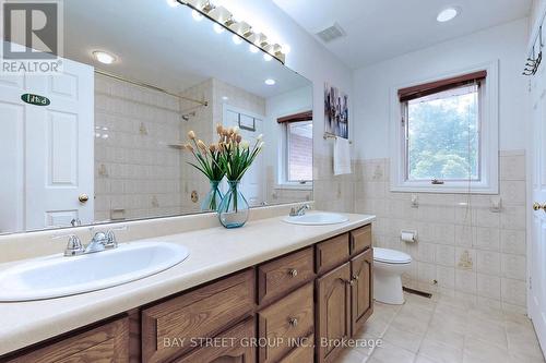 902 Shaver Road, Hamilton, ON - Indoor Photo Showing Bathroom
