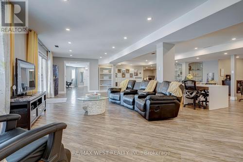 31 Wispi Shore Rd, Kawartha Lakes, ON - Indoor Photo Showing Living Room