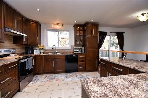 23 Brelus Drive, Dunnville, ON - Indoor Photo Showing Kitchen With Double Sink