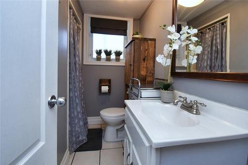 23 Brelus Drive, Dunnville, ON - Indoor Photo Showing Bathroom