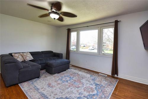23 Brelus Drive, Dunnville, ON - Indoor Photo Showing Living Room