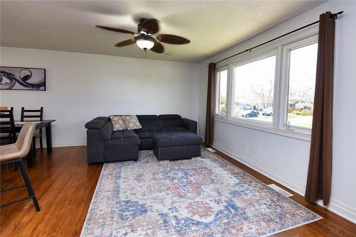 23 Brelus Drive, Dunnville, ON - Indoor Photo Showing Living Room