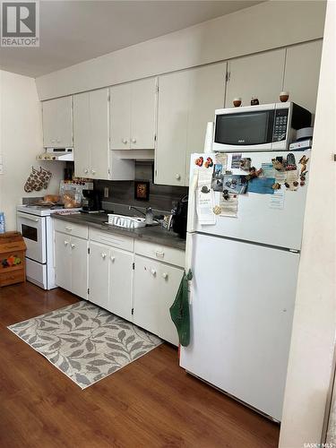 616 28Th Street E, Prince Albert, SK - Indoor Photo Showing Kitchen With Double Sink