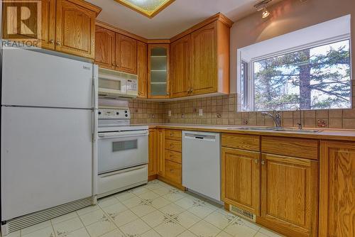 1455 N Twelfth Avenue, Williams Lake, BC - Indoor Photo Showing Kitchen