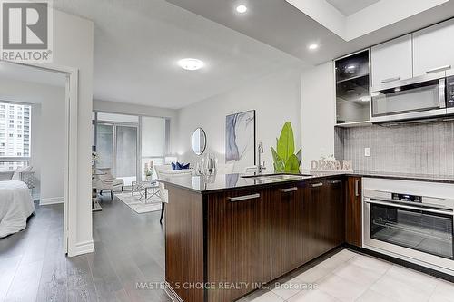 #206 -5162 Yonge St, Toronto, ON - Indoor Photo Showing Kitchen With Upgraded Kitchen