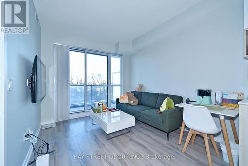 #217 -52 Forest Manor Rd, Toronto, ON - Indoor Photo Showing Living Room