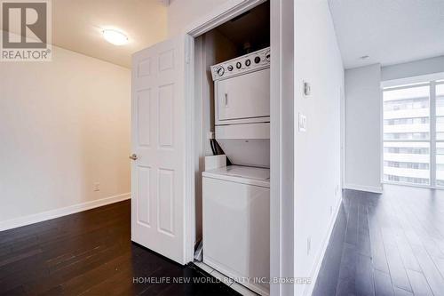4102 - 4070 Confederation Parkway, Mississauga, ON - Indoor Photo Showing Laundry Room