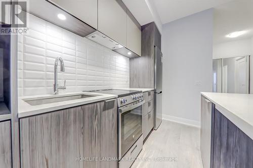 #906 -70 Annie Craig Dr, Toronto, ON - Indoor Photo Showing Kitchen With Upgraded Kitchen