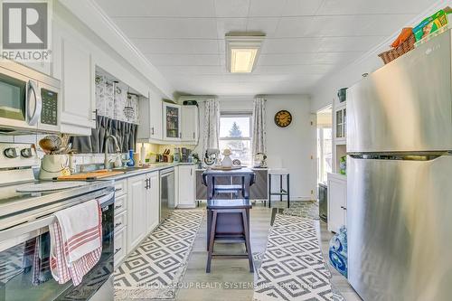 22 Arletta Street, Halton Hills, ON - Indoor Photo Showing Kitchen