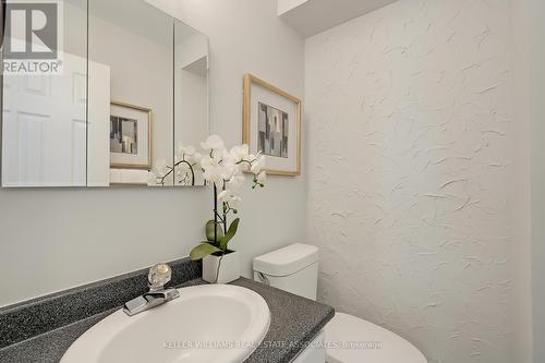 #47 -60 Hanson Rd, Mississauga, ON - Indoor Photo Showing Bathroom