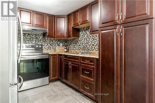 71 Pinelands Avenue, Hamilton, ON - Indoor Photo Showing Kitchen