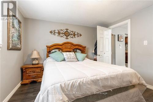 71 Pinelands Ave, Hamilton, ON - Indoor Photo Showing Bedroom