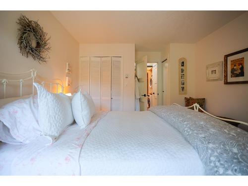 1 - 1691 Highway 3A, Nelson, BC - Indoor Photo Showing Bedroom