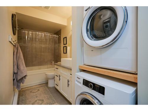 1 - 1691 Highway 3A, Nelson, BC - Indoor Photo Showing Laundry Room