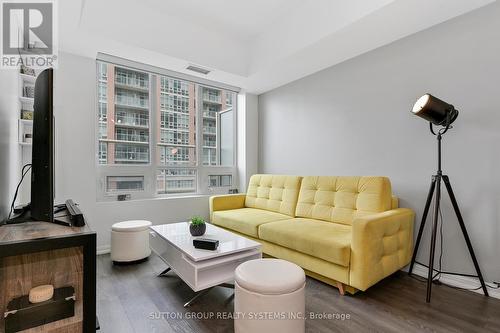 #1116 -75 East Liberty St, Toronto, ON - Indoor Photo Showing Living Room