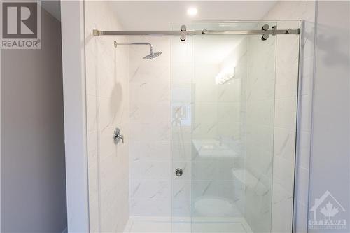 102 Hackamore Crescent, Richmond, ON - Indoor Photo Showing Bathroom