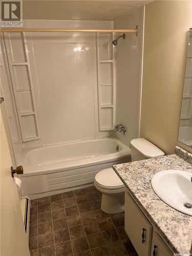 24 35 Centennial Street, Regina, SK - Indoor Photo Showing Bathroom