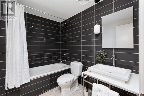 #412 -75 Portland St, Toronto, ON - Indoor Photo Showing Bathroom