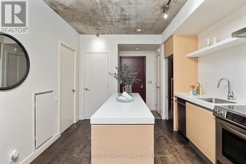 #412 -75 Portland St, Toronto, ON - Indoor Photo Showing Kitchen