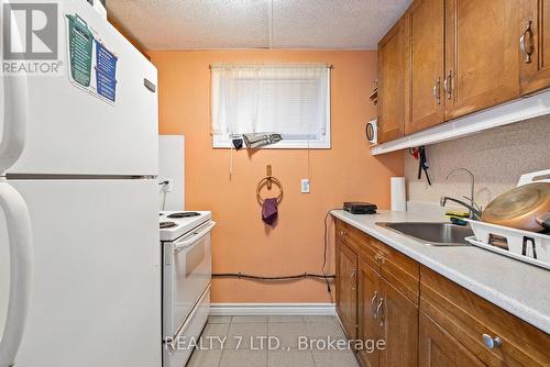 105 Cherry Hills Dr, Vaughan, ON - Indoor Photo Showing Kitchen