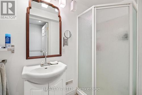 105 Cherry Hills Dr, Vaughan, ON - Indoor Photo Showing Bathroom
