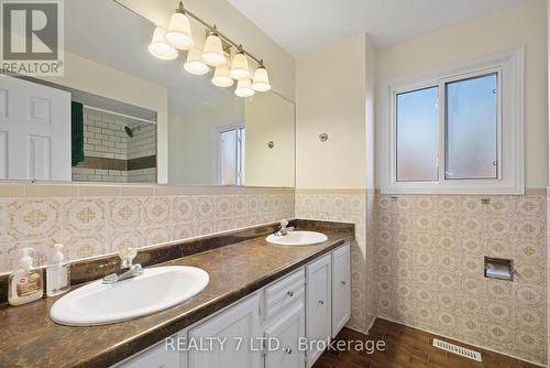 105 Cherry Hills Dr, Vaughan, ON - Indoor Photo Showing Bathroom