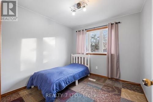 105 Cherry Hills Dr, Vaughan, ON - Indoor Photo Showing Bedroom