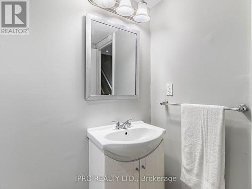 725 Ambroise Cres, Milton, ON - Indoor Photo Showing Bathroom