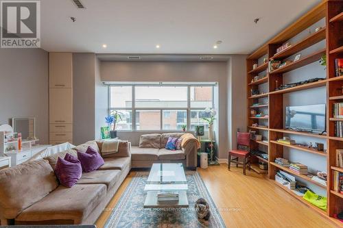 #801 -700 King St W, Toronto, ON - Indoor Photo Showing Living Room