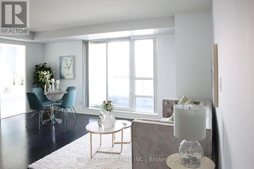801 - 30 Herons Hill Way, Toronto, ON - Indoor Photo Showing Living Room