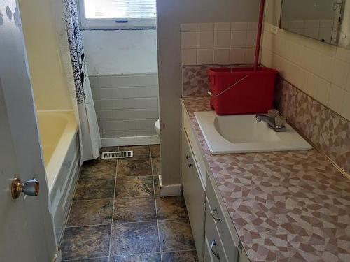 259 Chestnut Ave, Kamloops, BC - Indoor Photo Showing Bathroom