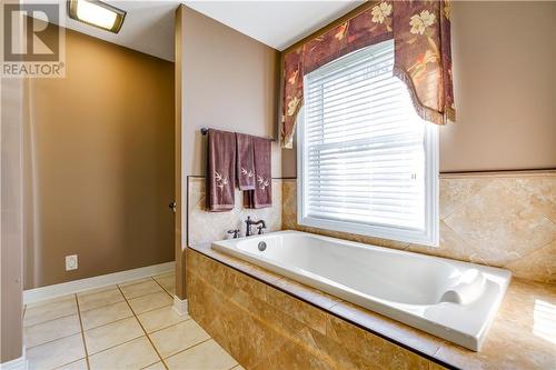 1613 Blakely Drive, Cornwall, ON - Indoor Photo Showing Bathroom