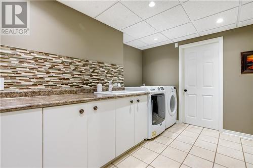1613 Blakely Drive, Cornwall, ON - Indoor Photo Showing Laundry Room