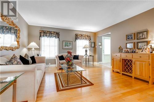 1613 Blakely Drive, Cornwall, ON - Indoor Photo Showing Living Room