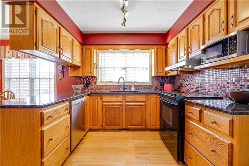 1613 Blakely Drive, Cornwall, ON - Indoor Photo Showing Kitchen
