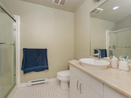 202-4394 West Saanich Rd, Saanich, BC - Indoor Photo Showing Bathroom